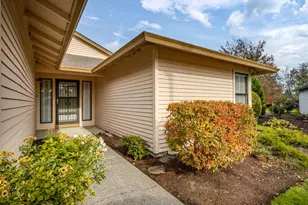 2328 NE 156th Pl, Portland, OR 97230 - Photo 4