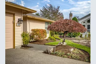 2328 NE 156th Pl, Portland, OR 97230 - Photo 2