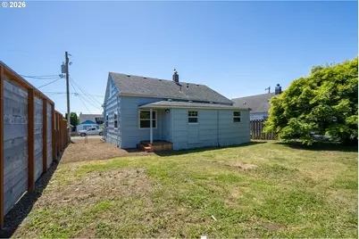 210 Acacia Ave, Garibaldi, OR 97118 - Photo 34