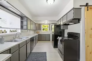 210 Acacia Ave, Garibaldi, OR 97118 - Photo 12