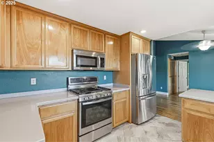 1243 Shafer Ln, Medford, OR 97501 - Photo 16