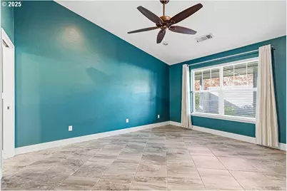 1243 Shafer Ln, Medford, OR 97501 - Photo 12