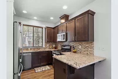 1018 SW Halsey St, Troutdale, OR 97060 - Photo 8