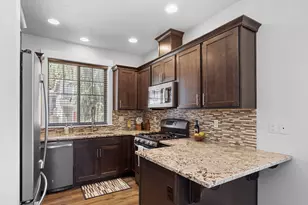 1018 SW Halsey St, Troutdale, OR 97060 - Photo 8