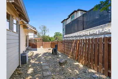 1018 SW Halsey St, Troutdale, OR 97060 - Photo 42