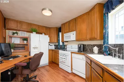 584 N Tomahawk Island Dr, Portland, OR 97217 - Photo 30