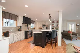 584 N Tomahawk Island Dr, Portland, OR 97217 - Photo 18
