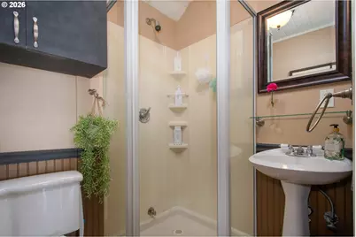 584 N Tomahawk Island Dr, Portland, OR 97217 - Photo 20