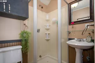 584 N Tomahawk Island Dr, Portland, OR 97217 - Photo 20