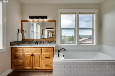 300 Cross Creek Rd, Kelso, WA 98626 - Photo 12