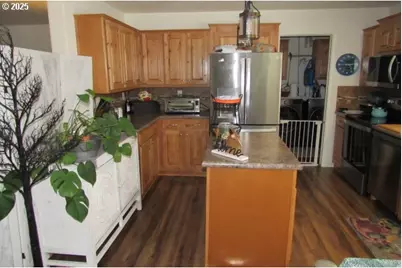 225 Nestucca Ln, Roseburg, OR 97471 - Photo 2