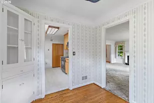 6126 NE 36th Ave, Portland, OR 97211 - Photo 8
