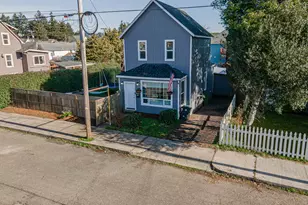 1541 Union, North Bend, OR 97459 - Photo 1