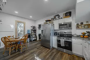 1541 Union Ave, North Bend, OR 97459 - Photo 6