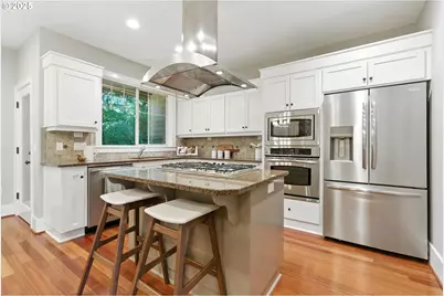 5057 W Sunset Dr, Lake Oswego, OR 97035 - Photo 10