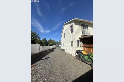 2002 Scorpio Dr, La Grande, OR 97850 - Photo 2