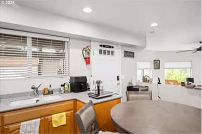 805 Queens Ave, Creswell, OR 97426 - Photo 30