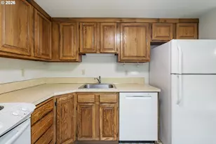 10840 SW Meadowbrook Dr, Portland, OR 97224 - Photo 12