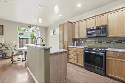 979 SE Roundelay St, Hillsboro, OR 97123 - Photo 6