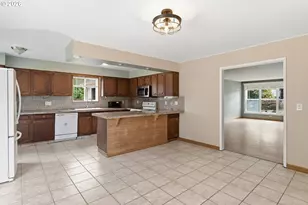 13717 SE Mill St, Portland, OR 97233 - Photo 10