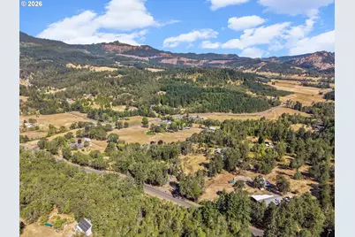2925 Cleveland Hill Rd, Roseburg, OR 97471 - Photo 30
