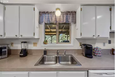 2925 Cleveland Hill Rd, Roseburg, OR 97471 - Photo 12