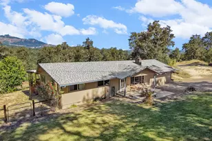 2925 Cleveland Hill Rd, Roseburg, OR 97471 - Photo 2