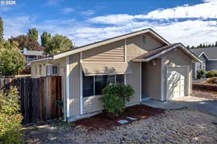 632 Sherman Dr, The Dalles, OR 97058 - Photo 2