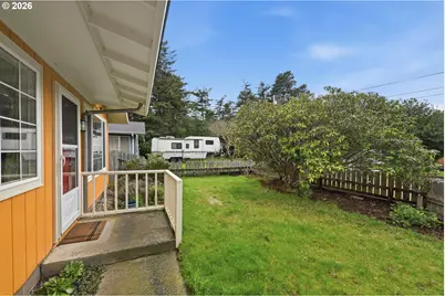 745 Seagate Ave, Coos Bay, OR 97420 - Photo 4