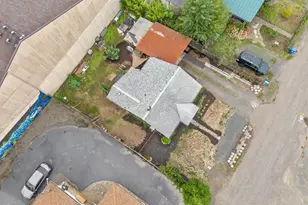 102 Holeman Ave, Eugene, OR 97404 - Photo 10