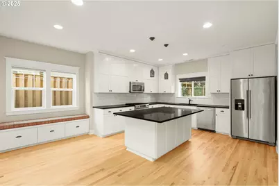 5801 S Kelly Ave, Portland, OR 97239 - Photo 14