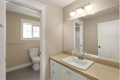 5801 S Kelly Ave, Portland, OR 97239 - Photo 26