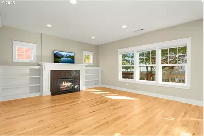 5801 S Kelly Ave, Portland, OR 97239 - Photo 6