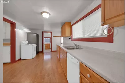 47563 Union St, Oakridge, OR 97463 - Photo 8