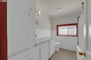 47563 Union St, Oakridge, OR 97463 - Photo 14