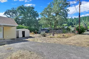 47563 Union St, Oakridge, OR 97463 - Photo 26