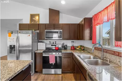 7843 Cadence Ln, White City, OR 97503 - Photo 6