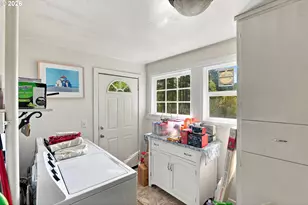 1040 Jefferson St, Coos Bay, OR 97420 - Photo 36