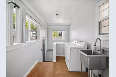 5615 N Delaware Ave, Portland, OR 97217 - Photo 14