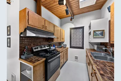 4833 SW Buddington St, Portland, OR 97219 - Photo 10