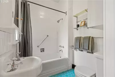 908 NW 25th Ave, Portland, OR 97210 - Photo 22