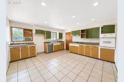 10505 SE Long St, Portland, OR 97266 - Photo 12