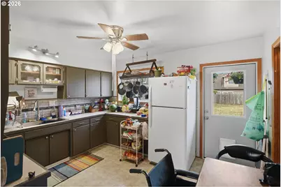 1635 Garfield St, North Bend, OR 97459 - Photo 14