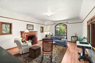608 NE Floral Pl, Portland, OR 97232 - Photo 6
