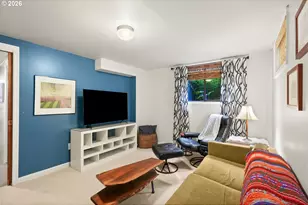 608 NE Floral Pl, Portland, OR 97232 - Photo 26