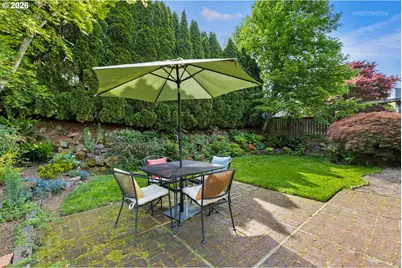 608 NE Floral Pl, Portland, OR 97232 - Photo 28