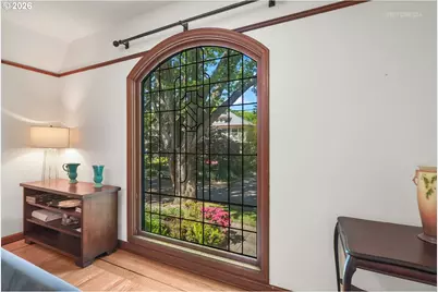 608 NE Floral Pl, Portland, OR 97232 - Photo 8