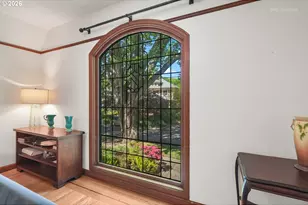 608 NE Floral Pl, Portland, OR 97232 - Photo 8