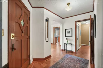 608 NE Floral Pl, Portland, OR 97232 - Photo 10