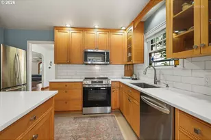 608 NE Floral Pl, Portland, OR 97232 - Photo 14